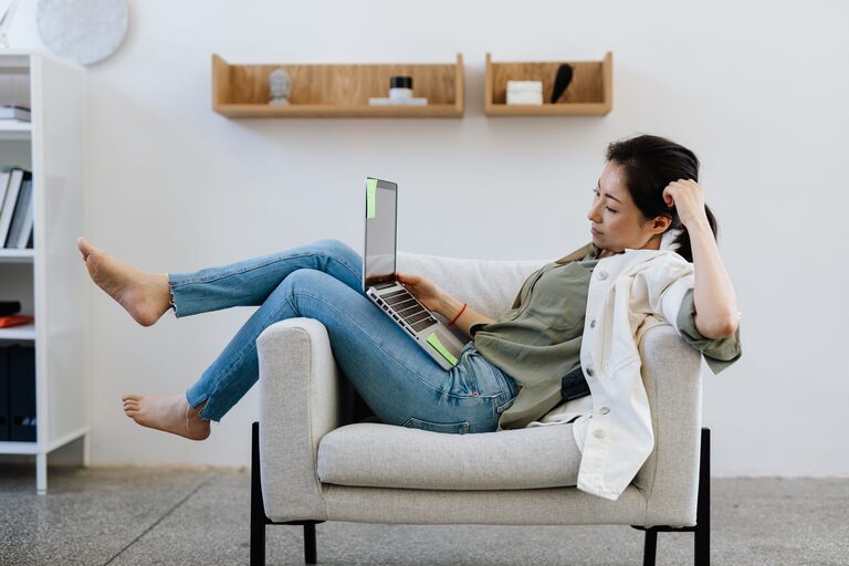 Tips for Creating a Relaxing Home Workspace to Boost Productivity and Comfort